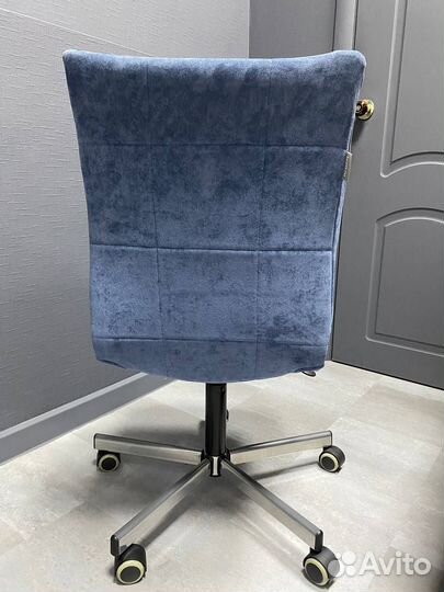 Офисное кресло/офисный стул на колёсиках