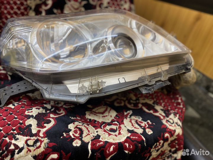 Правая фара Toyota Land Cruiser Prado