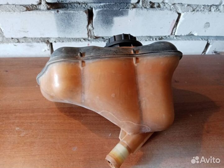 Расширительный бачок Ford Mustang 5