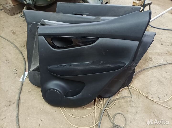 Обшивка двери Nissan Qashqai J11