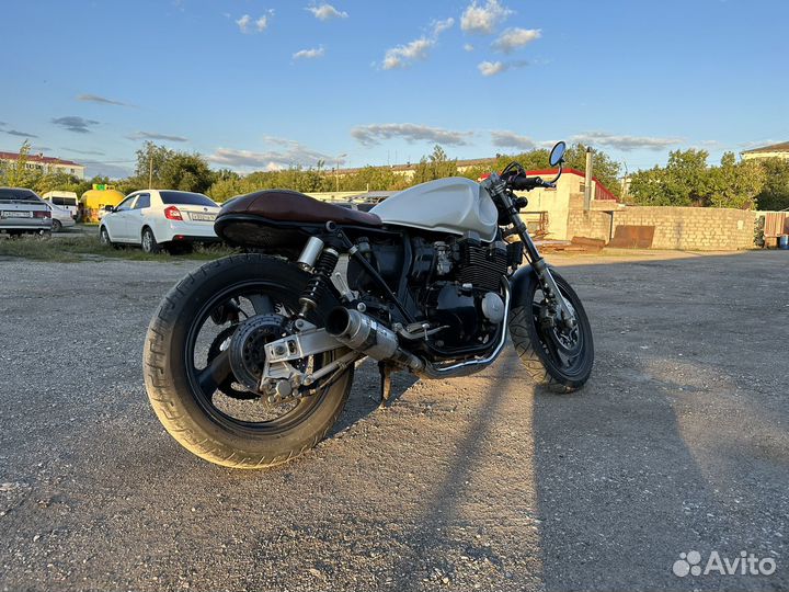 Yamaha XJR 400