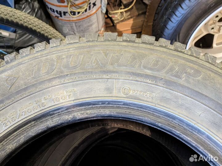 Dunlop SP Winter Ice 01 215/70 R16 100T