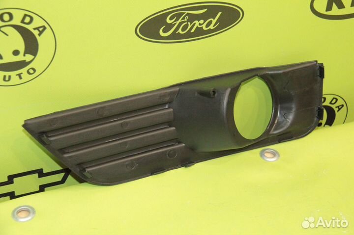 Рамка правая птф Ford Focus 2 2005 - 2008