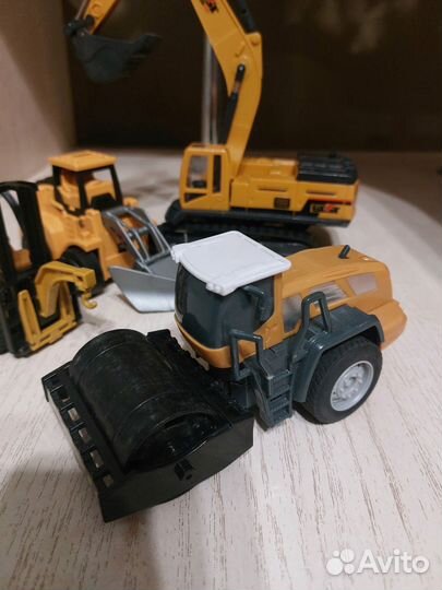 Экскаватор игрушка строительная техника