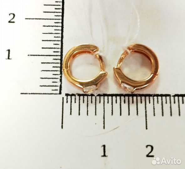 Золотые серьги с камнем