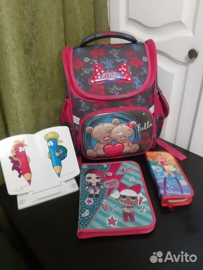Портфель. Ранец. Школьный рюкзак для девочки