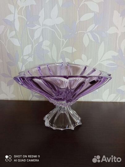 Ваза для фруктов на ножке