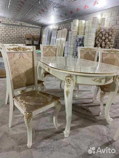 Стол со стульями