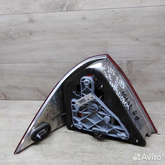 Фонарь задний правый mercedes w203 седан