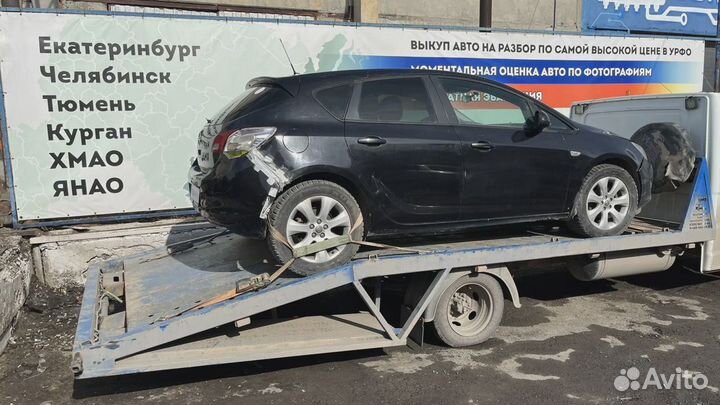 Насос водяной (помпа) Opel Astra (J) 1334142. Анал