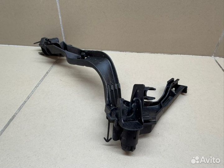 Кронштейн правый Mercedes-Benz E W213 2.0 OM