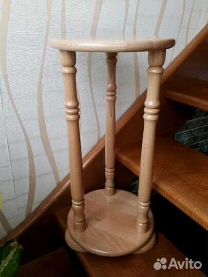 Подставка под цветы и статуэтки