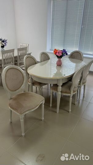 Кухонный стол и стулья