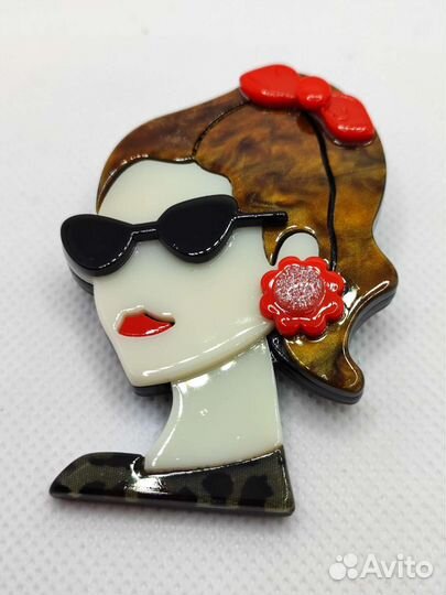 Стильная брошь/ Объемная брошь