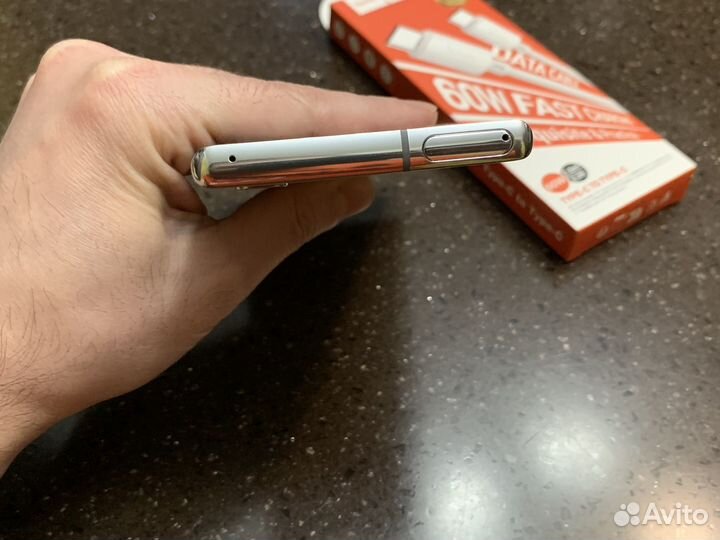 Fujitsu Arrows NX9 F-52A, 8/128 ГБ