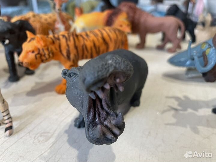 Фигурки животных диких