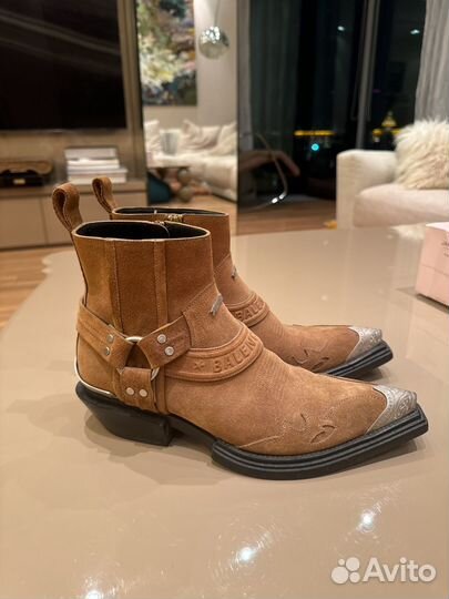 Balenciaga казаки