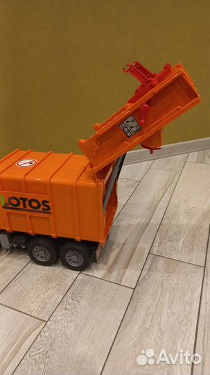 Мусоровоз bruder