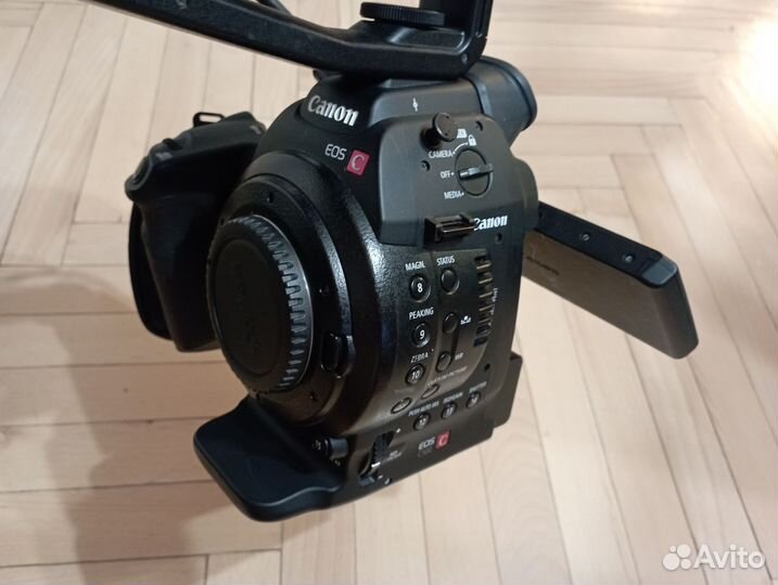 Камера Canon C100