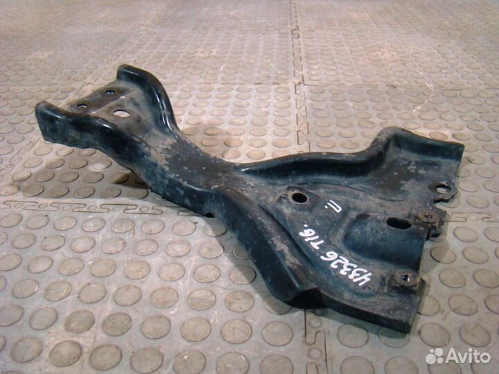 VW Tiguan 1 Кронштейн замка капота