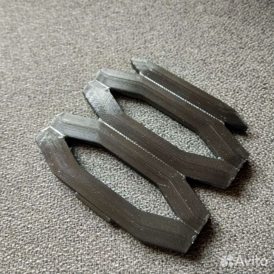 Заглушки решетки капота Volvo FH