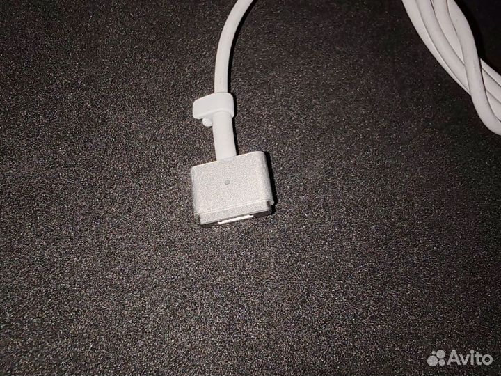 45 w Apple MagSafe 2 power adapter