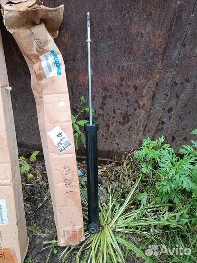 Передние стойки амортизаторов задние на Кио Рио