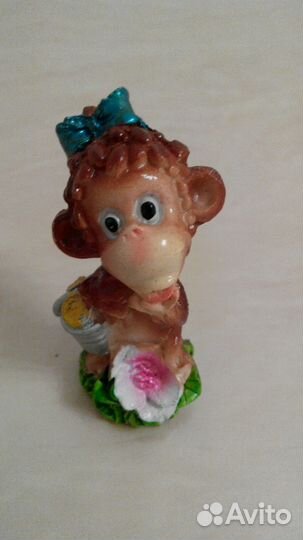 Статуэтки фарфоровые и керамические