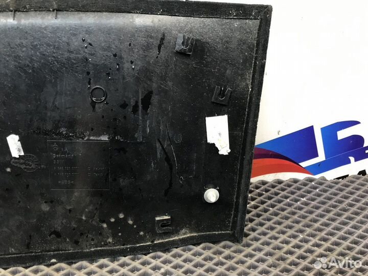 Накладка обшивки двери левой Mercedes-Benz Actros