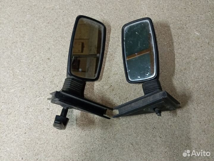 Боковое зеркало