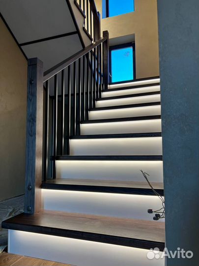 Лестница с интерактивной подсветкой