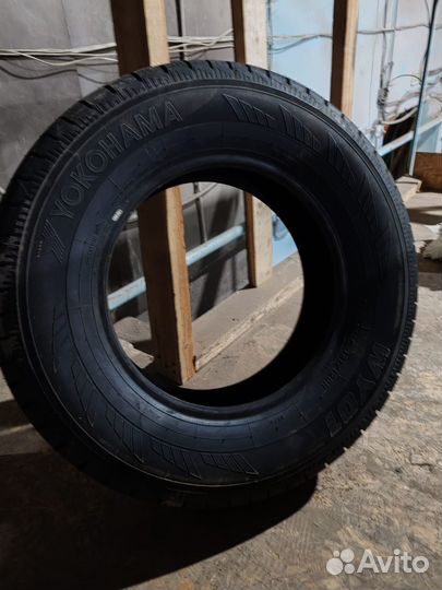 Yokohama W.Drive WY01 225/75 R16C 121R