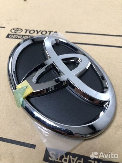 Эмблема багажника Toyota Camry V55