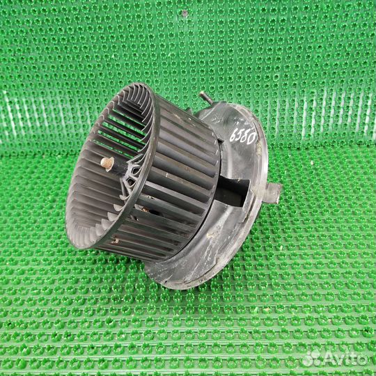 Моторчик печки Volkswagen Tiguan 5N1 2009