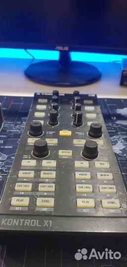 Контроллер Traktor X1 и звуковая карта Traktor a6