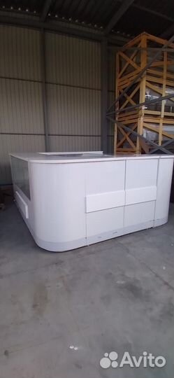 Торговая витрина/островок из лдсп белого цвета