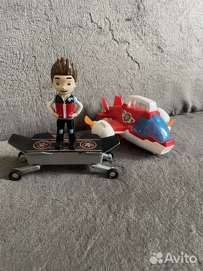 Щенячий патруль Райдер на скейте и самолет
