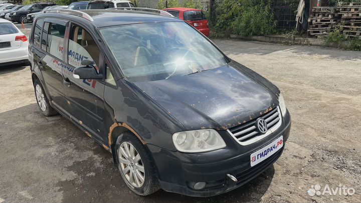 Накладка двигателя Volkswagen Touran (1T1) 03G1039