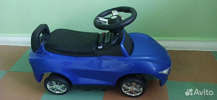 Машинка каталка толокар с ручкой