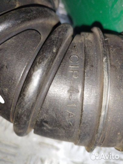 Патрубок воздушного фильтра Pontiac Vibe