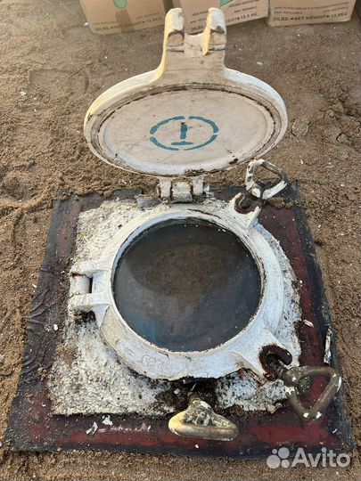 Судовые двери