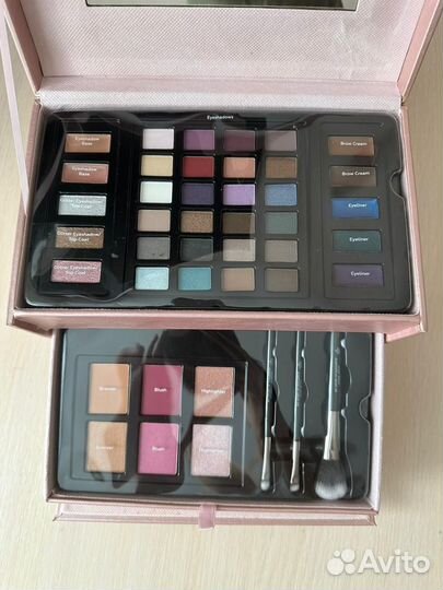 Чемодан с бьюти кейсом