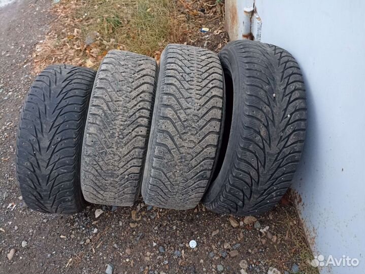 Yokohama Ice Guard Studless IG50 215/60 R16 99T