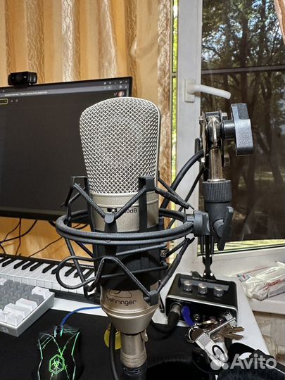 Студийный микрофон behringer b1