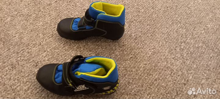Лыжные ботинки детские 36 размер
