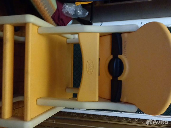 Столик со стулом для маленького ребенка