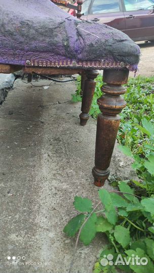 Старинный антикварный диван