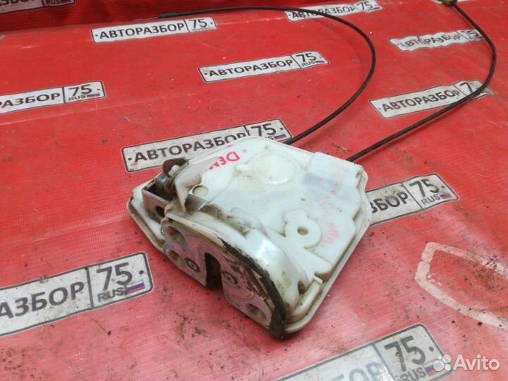 Замок двери передний правый Mazda Demio DE3FS zjve