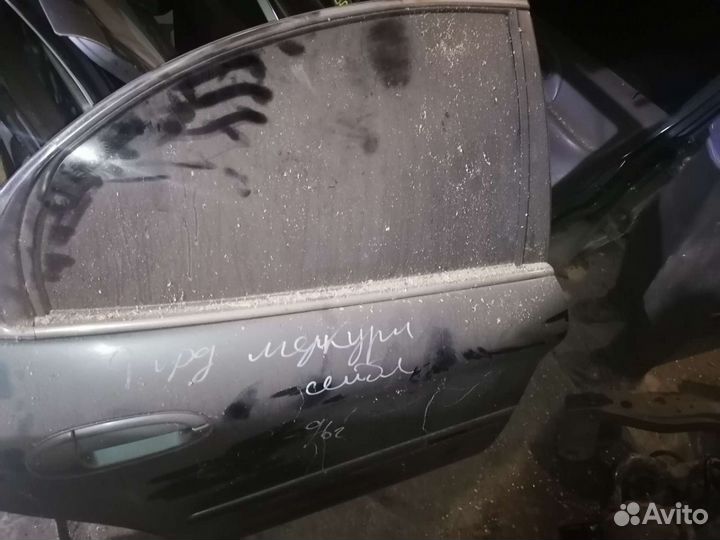 Дверь задняя правая mercury sable 3