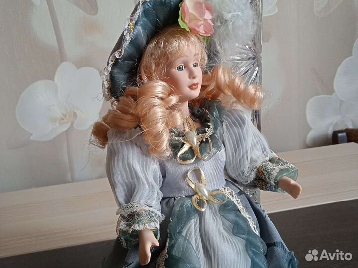 Кукла фарфоровая коллекционная